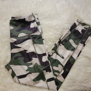Fitness Marshall Backup Booty Camo Legging | Size Large